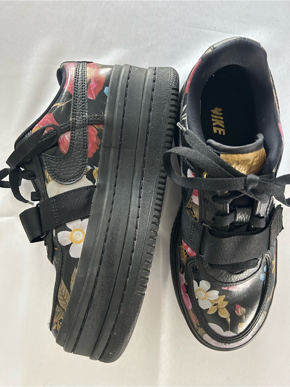 Nike Vandal 2K LX  Black Floral Platform Sneakers with Gold Tongue EUC